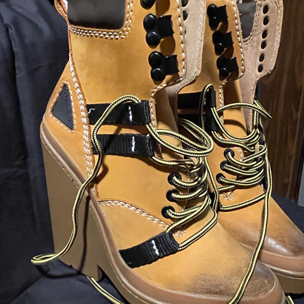 NWOT Diesel women’s  7 1/2 Boots No box Leather lace up  Diesel Camel size 38 eu